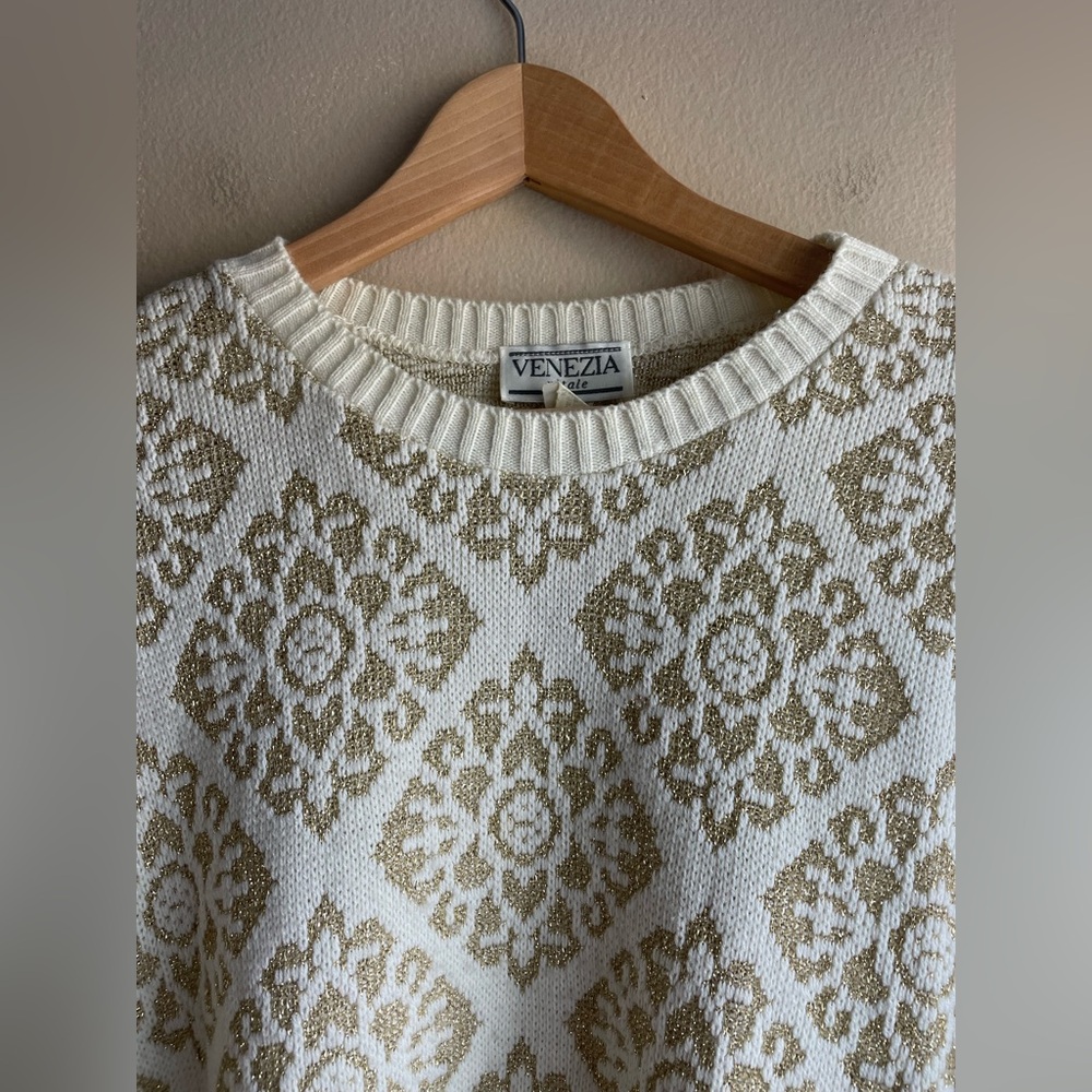 Venezia Women Crew Ivory Gold Shimmer Design Oversized Sweater Size 1X - Picture 2 of 9